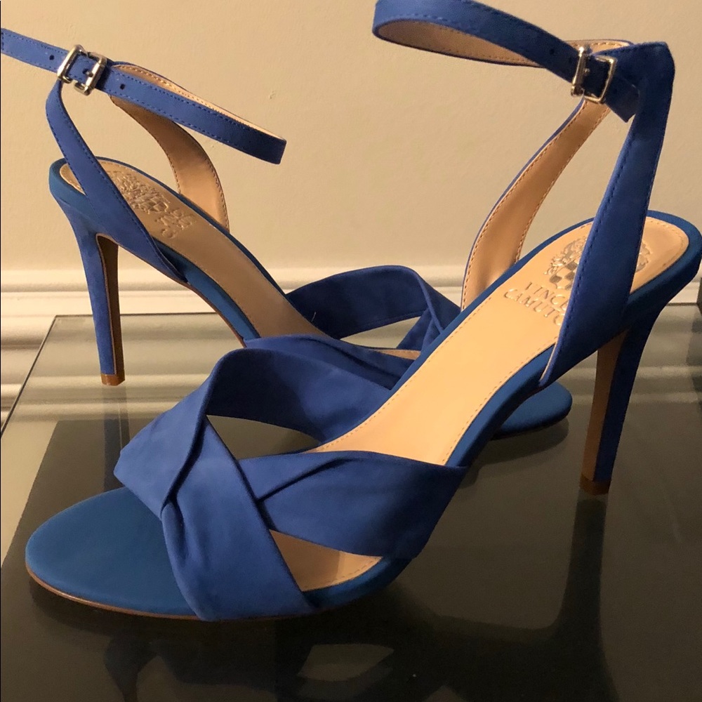 New Vince Camuto gorgeous blue sandals